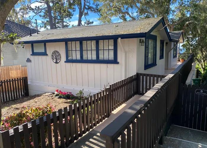 Carmel Dolores Cottages