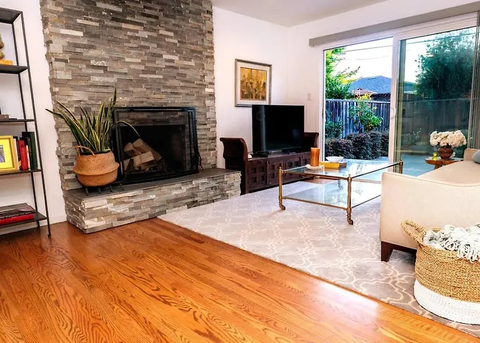 Sunlit Modern Retreat 4 Bedroom 3 Bathroom Open Floor Home Near Sjc Pet Kids Friendly