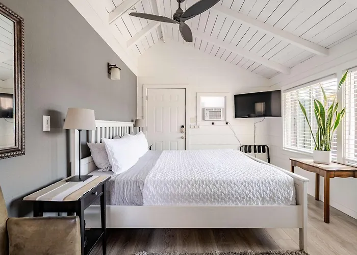 The Midtown Cottage- W/ Private Entrance And Views